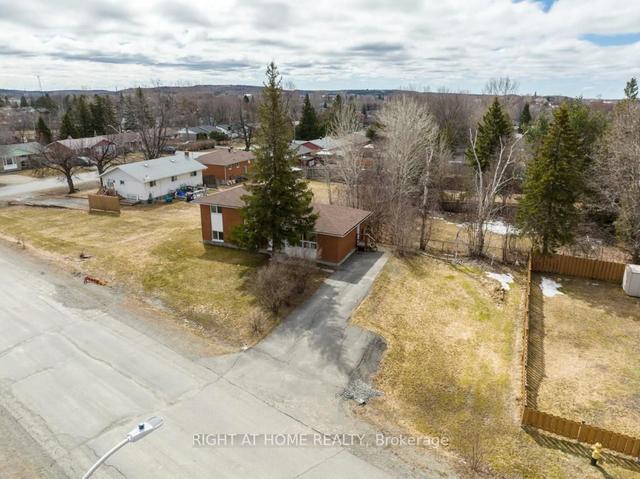 2141 Robin St, House detached with 3 bedrooms, 2 bathrooms and 6 parking in Greater Sudbury ON | Image 25