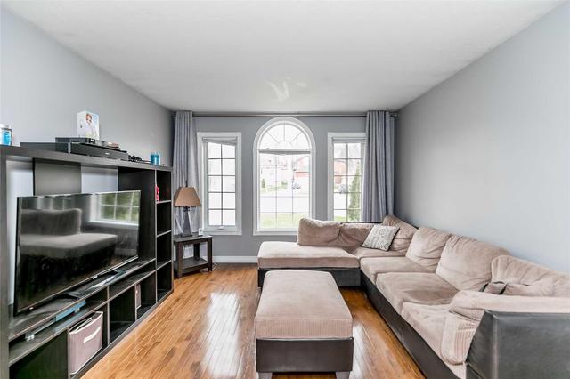 13 Mccarthy Crt, House detached with 3 bedrooms, 2 bathrooms and 2 parking in Barrie ON | Image 3