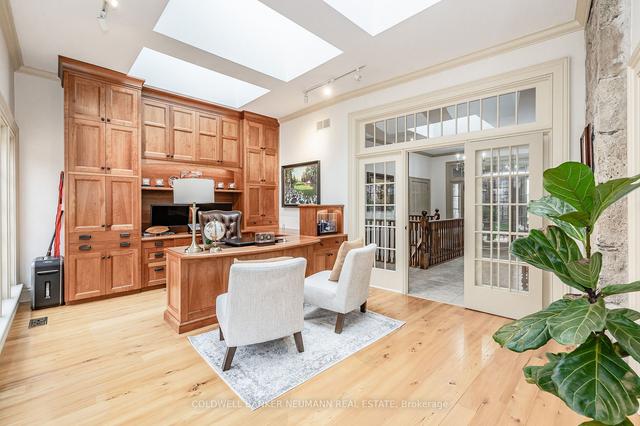 43 Galt St, House detached with 5 bedrooms, 3 bathrooms and 9 parking in Guelph ON | Image 11