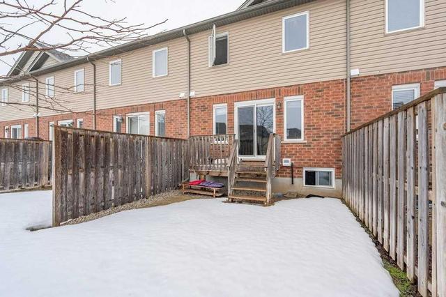 35 Oldfield Dr, Townhouse with 3 bedrooms, 3 bathrooms and 2 parking in Guelph ON | Image 4
