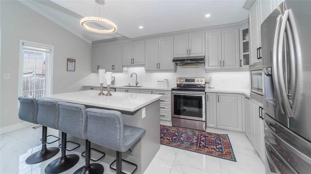 54 Prairie Rose Circ, House detached with 3 bedrooms, 4 bathrooms and 5 parking in Brampton ON | Image 3