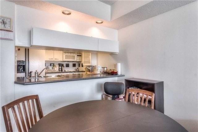 1412 - 38 Elm St, Condo with 1 bedrooms, 1 bathrooms and 0 parking in Toronto ON | Image 3