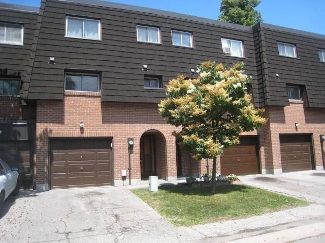 16 Darras Crt, Townhouse with 4 bedrooms, 2 bathrooms and 1 parking in Brampton ON | Image 1