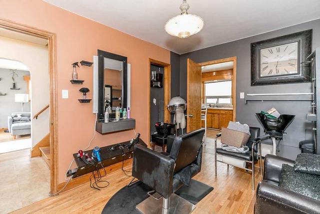 110 Codrington St, House detached with 3 bedrooms, 3 bathrooms and 3 parking in Barrie ON | Image 6