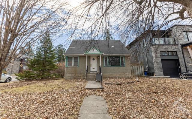 270 Clare Street, House detached with 2 bedrooms, 1 bathrooms and 5 parking in Ottawa ON | Image 1