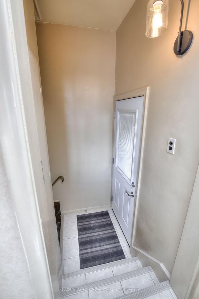 453 Highland Rd E, House detached with 2 bedrooms, 1 bathrooms and 3 parking in Kitchener ON | Image 9