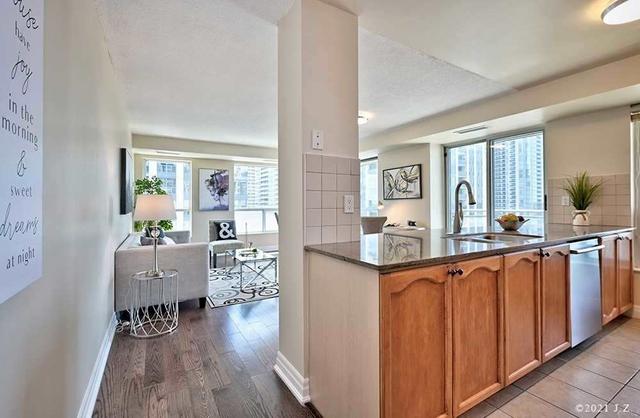 1515 - 188 Doris Ave, Condo with 2 bedrooms, 2 bathrooms and 1 parking in Toronto ON | Image 7