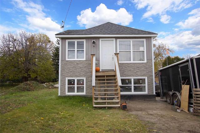 391 Oshawa Blvd S, House detached with 3 bedrooms, 2 bathrooms and 4 parking in Oshawa ON | Image 2