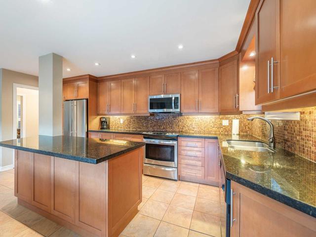 379 Highcliffe Dr, House detached with 4 bedrooms, 4 bathrooms and 4 parking in Vaughan ON | Image 4