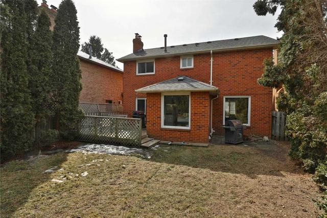 952 Red Pine Cres, House detached with 3 bedrooms, 4 bathrooms and 4 parking in Mississauga ON | Image 11