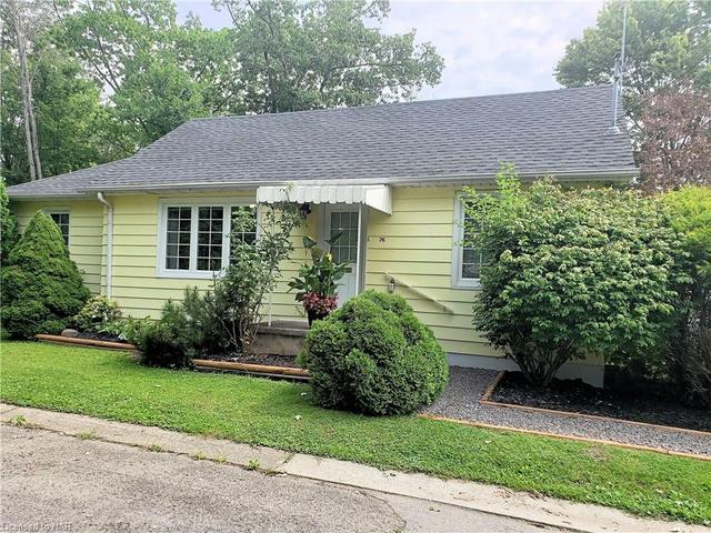 76 Windsor Avenue, House detached with 2 bedrooms, 1 bathrooms and 3 parking in Fort Erie ON | Image 1