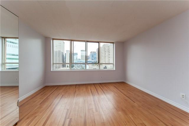 815 - 633 Bay St, Condo with 1 bedrooms, 2 bathrooms and null parking in Toronto ON | Image 4