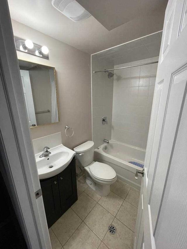 321 Bathurst Glen Dr, House detached with 1 bedrooms, 1 bathrooms and 1 parking in Vaughan ON | Image 3