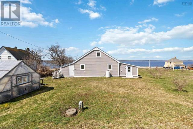 1267 Sandy Point Road, House detached with 3 bedrooms, 1 bathrooms and null parking in Shelburne MD NS | Image 33