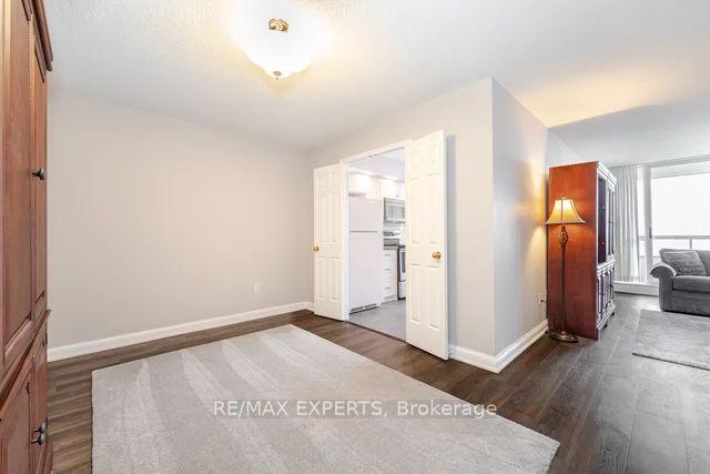 2007 - 24 Hanover Rd, Condo with 2 bedrooms, 2 bathrooms and 1 parking in Brampton ON | Image 6