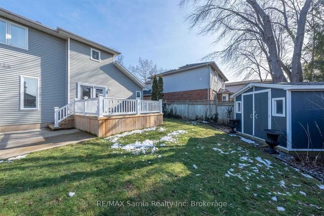 1617 Murphy Rd, House detached with 3 bedrooms, 3 bathrooms and 6 parking in Sarnia ON | Image 19