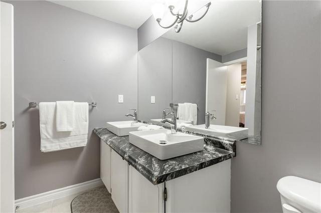 3 - 151 Gateshead Cres, Townhouse with 3 bedrooms, 2 bathrooms and 1 parking in Hamilton ON | Image 9