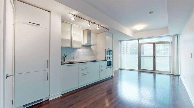 2408 - 12 York St, Condo with 0 bedrooms, 1 bathrooms and 0 parking in Toronto ON | Image 4