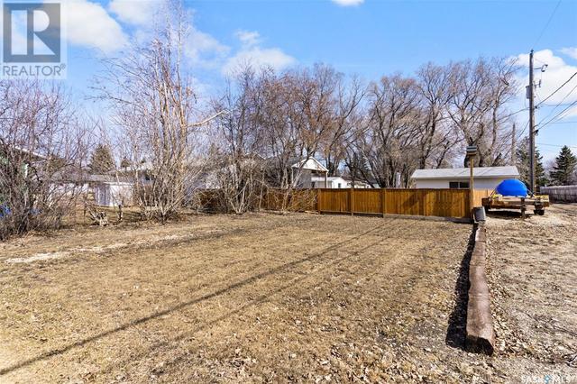 303 8th Avenue E, House detached with 4 bedrooms, 2 bathrooms and null parking in Watrous SK | Image 44