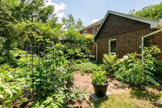 25 Wesley Ave, House detached with 3 bedrooms, 3 bathrooms and 6.5 parking in Mississauga ON | Image 28