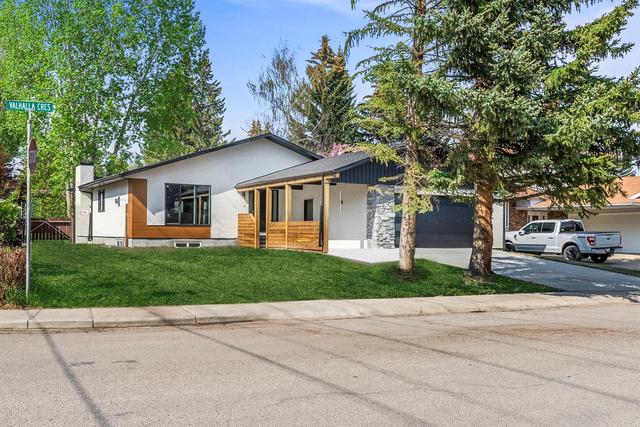 240 Valhalla Crescent Nw, House detached with 5 bedrooms, 3 bathrooms and 4 parking in Calgary AB | Image 3