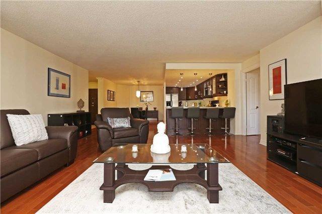 906A - 280 Simcoe St, Condo with 2 bedrooms, 2 bathrooms and 1 parking in Toronto ON | Image 1