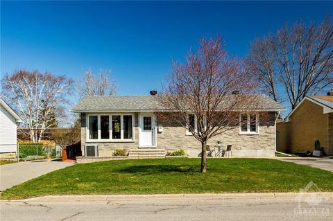 51 Viewmount Drive, House detached with 3 bedrooms, 3 bathrooms and 5 parking in Ottawa ON | Card Image