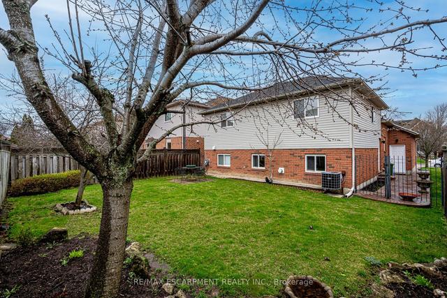 93 Hepburn Cres, House detached with 4 bedrooms, 2 bathrooms and 6 parking in Hamilton ON | Image 16