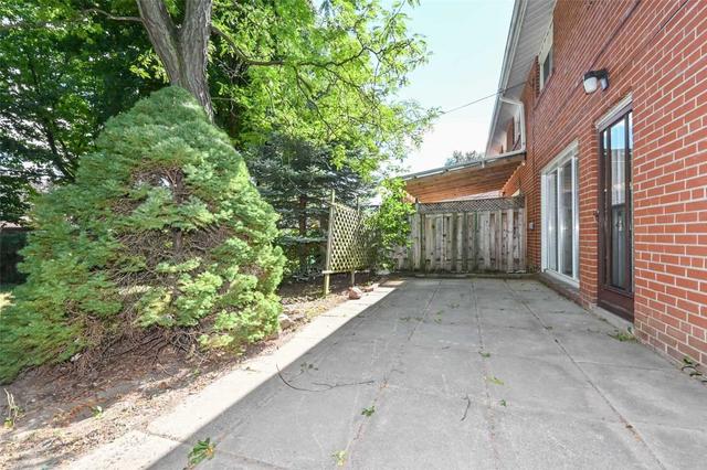 106 Marbury Cres, House semidetached with 3 bedrooms, 1 bathrooms and 3 parking in Toronto ON | Image 33