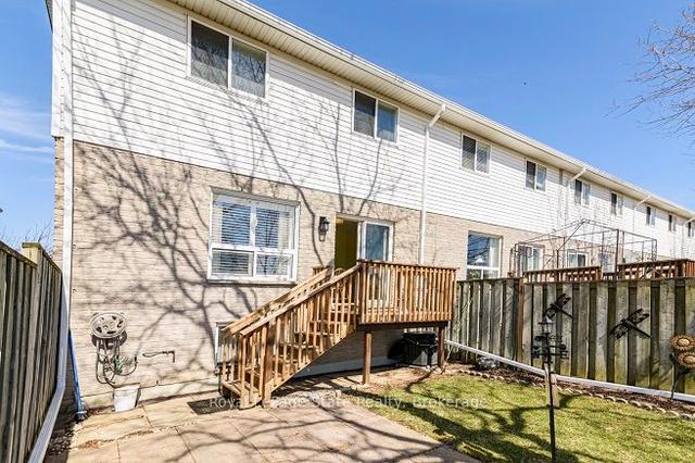 32 - 800 Paramount Dr, Townhouse with 3 bedrooms, 3 bathrooms and 2 parking in Hamilton ON | Image 24