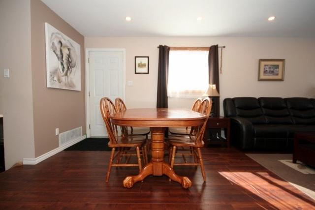 70 Cannon Crt, House semidetached with 3 bedrooms, 1 bathrooms and 3 parking in Orangeville ON | Image 4