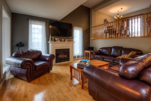 411 Veronica Dr, House detached with 3 bedrooms, 4 bathrooms and 3.5 parking in Kitchener ON | Image 2
