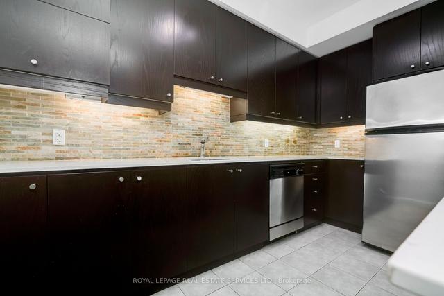 503 - 1 Scott St, Condo with 2 bedrooms, 2 bathrooms and 1 parking in Toronto ON | Image 11