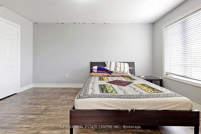 21 Hatton Crt, House attached with 3 bedrooms, 4 bathrooms and 2 parking in Brampton ON | Image 6