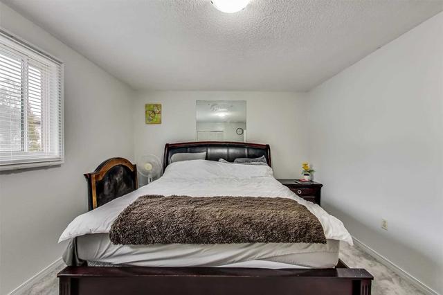 c - 22 Bond St, Townhouse with 3 bedrooms, 2 bathrooms and 2 parking in Brantford ON | Image 13