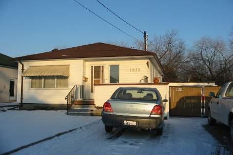 1013 Centre St S, House detached with 3 bedrooms, 2 bathrooms and 5 parking in Whitby ON | Image 1