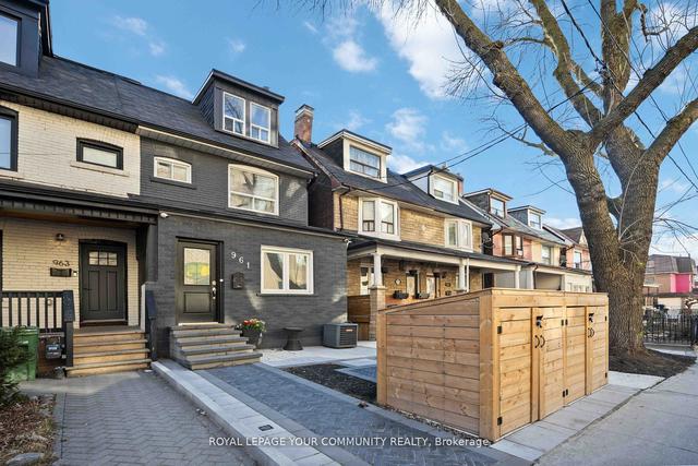 961 Lansdowne Ave, House semidetached with 5 bedrooms, 3 bathrooms and 2 parking in Toronto ON | Image 1