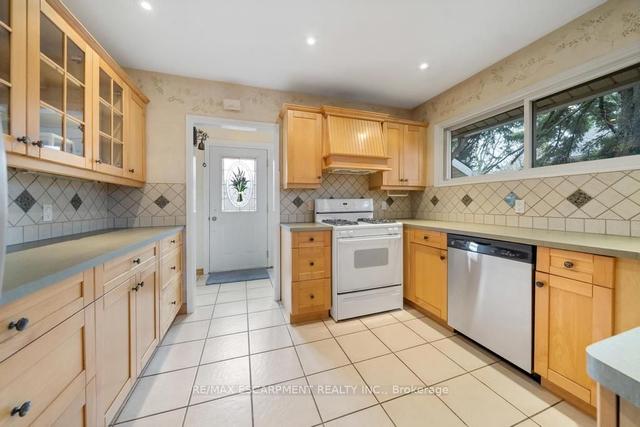 176 West 31st St, House detached with 3 bedrooms, 2 bathrooms and 3 parking in Hamilton ON | Image 3