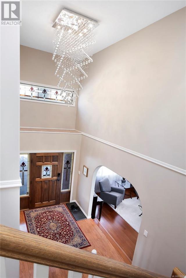 Th entry as we go upstairs to the bedrooms - Check out that chandelier | Image 24