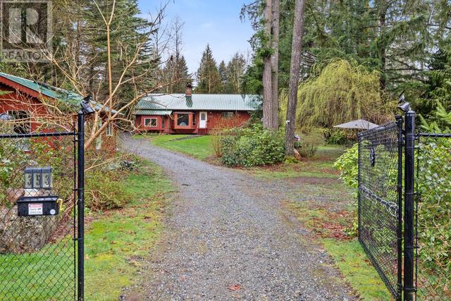 353 Powerhouse Rd, House detached with 4 bedrooms, 5 bathrooms and 10 parking in Comox Valley C (Puntledge   Black Creek) BC | Image 3