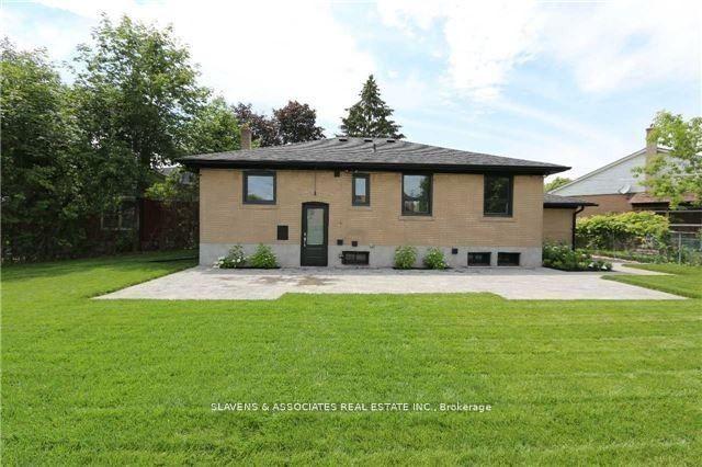 17 Robson Pl, House detached with 3 bedrooms, 2 bathrooms and 3 parking in Toronto ON | Image 18