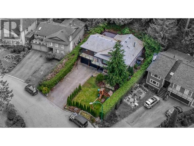 2038 Flynn Place, House detached with 5 bedrooms, 3 bathrooms and 6 parking in North Vancouver BC | Image 4