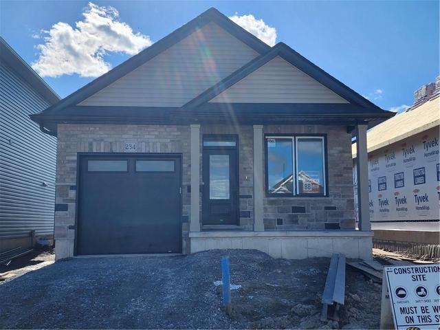 240 Lafayette Street, House detached with 2 bedrooms, 2 bathrooms and 1 parking in Haldimand County ON | Image 1
