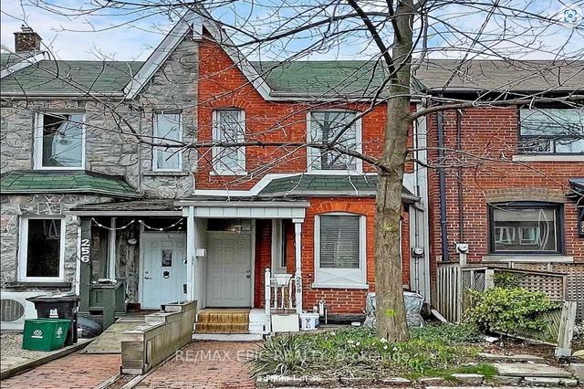 258 Lippincott St, House attached with 3 bedrooms, 2 bathrooms and 1 parking in Toronto ON | Image 1
