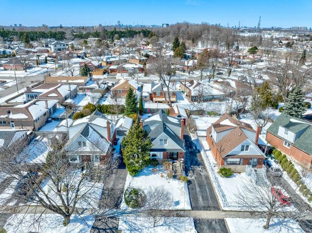 60 Fitzgibbon Ave, House detached with 5 bedrooms, 3 bathrooms and 7 parking in Toronto ON | Image 12