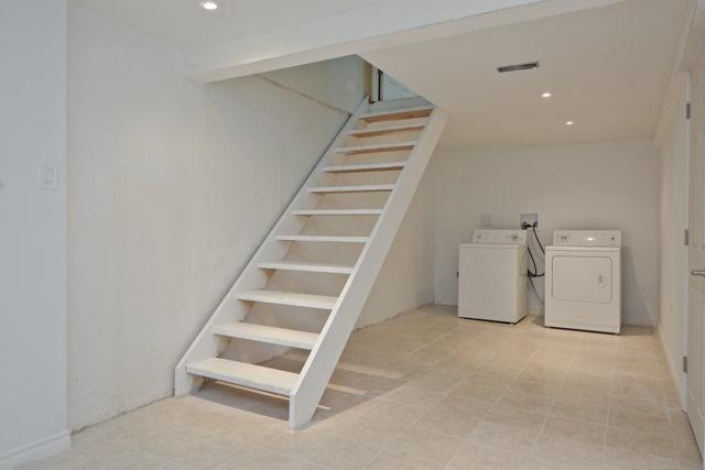 81 Rock Fernway, Townhouse with 3 bedrooms, 2 bathrooms and 1 parking in Toronto ON | Image 15