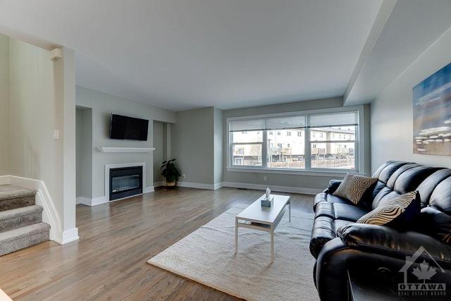 g - 320 Boudreau Street, Townhouse with 3 bedrooms, 3 bathrooms and 2 parking in Ottawa ON | Image 5