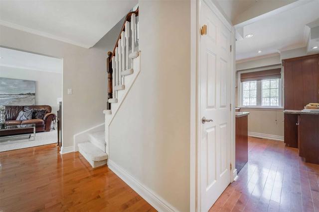 2583 Oak Row Cres, House detached with 4 bedrooms, 3 bathrooms and 4 parking in Mississauga ON | Image 6