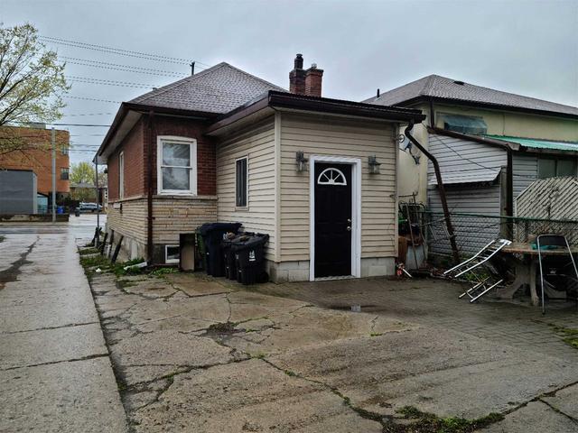 301 Kipling Ave, House detached with 1 bedrooms, 2 bathrooms and 2 parking in Toronto ON | Image 2