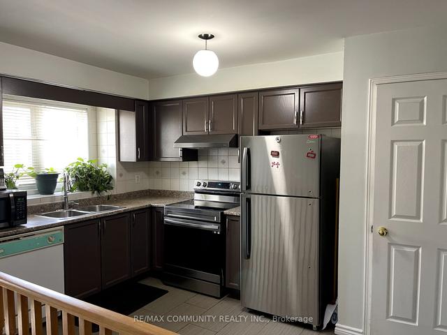 1128 Dundas St W, Townhouse with 2 bedrooms, 3 bathrooms and 2 parking in Mississauga ON | Image 30